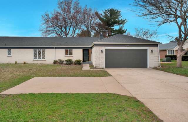 3 Bedroom / 2 Bathroom / 2 Car Garage Duplex - 2109 South Duncan Road, Champaign County, IL 61822 3 Bedroom / 2 Bathroom / 2 Car Garage Duplex - 2109 South Duncan Road, Champaign County, IL 61822