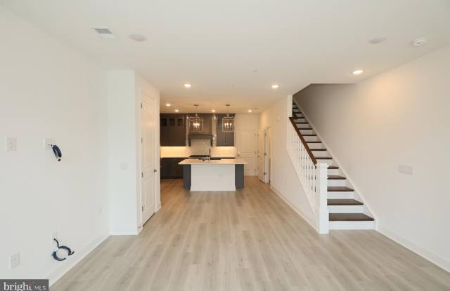 14956 DECO Circle Gallery 3