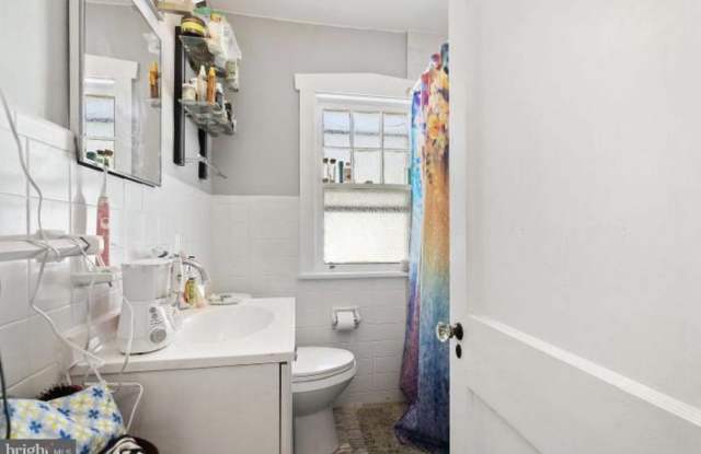 28 East Coulter Avenue Gallery 2