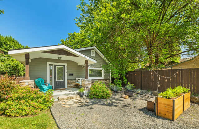 924 6th St photos photos