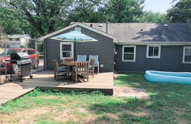 3Br 1BA Single House with a huge lot - 17140 9th Avenue North, Plymouth, MN 55447