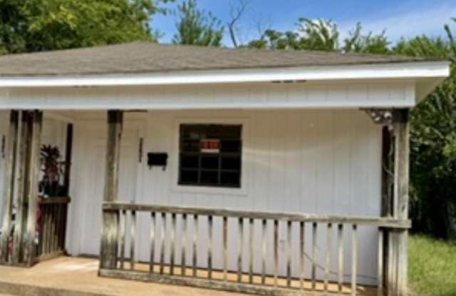 804 Travis Gallery 1
