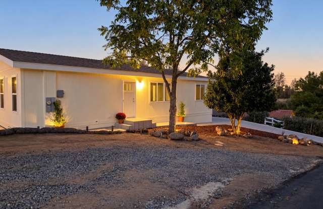 2605 1/2 Kauana Loa Drive Gallery 1