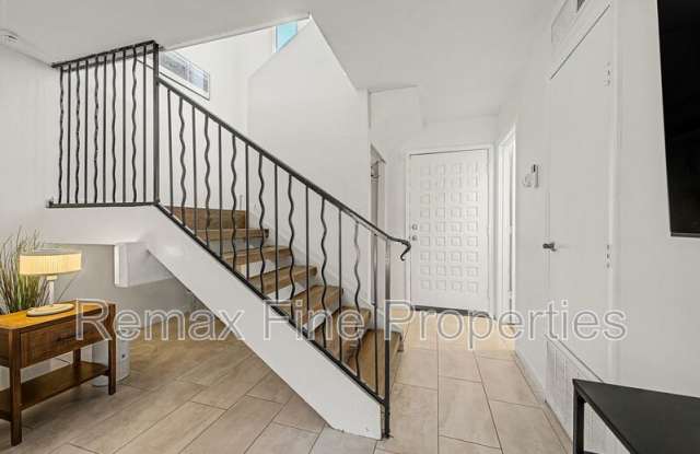 2810 E Glenrosa Avenue Gallery 3