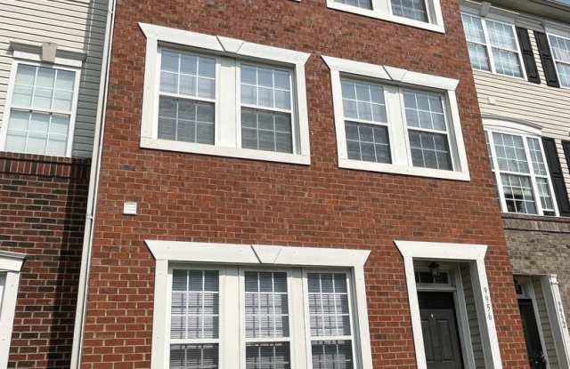 3 Bed, 3 Story Townhome in desired Ayrsley - 9956 Kings Parade Boulevard, Charlotte, NC 28273