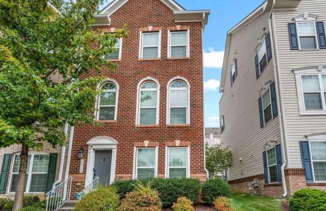 10716 EASTLAND Circle Gallery 1
