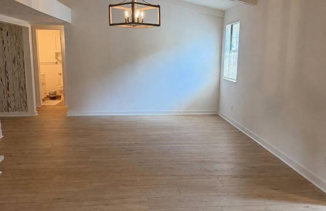 4512 HARTMAN Road Gallery 4