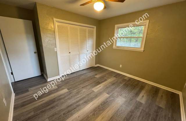 2/1 in town out of town. - 56 Daffodil Lane, Baxter County, AR 72653