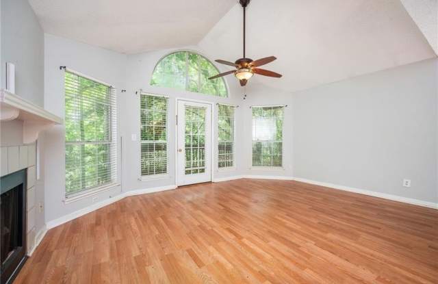 915 Wentworth Court Gallery 3