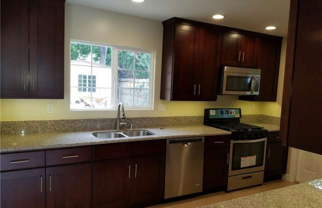 6319 Longridge Avenue Gallery 2