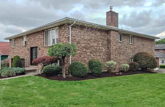 621 N Rogers Ave unit: 2 photos photos