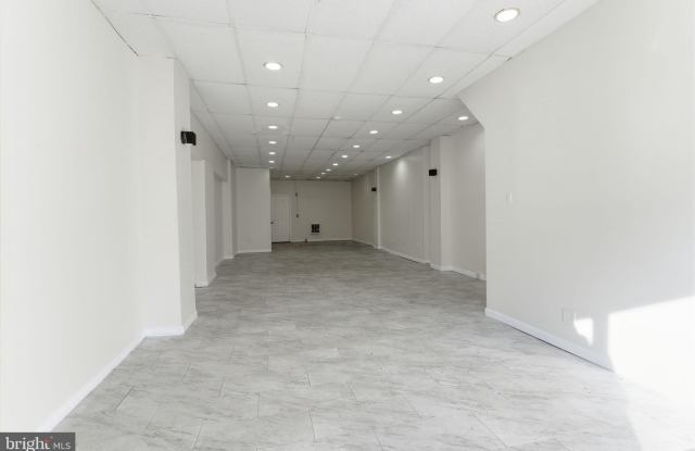 5646 N 5TH Street Gallery 3