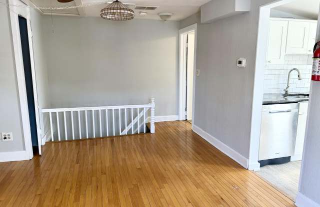 138 Broadway unit: 2 photos photos