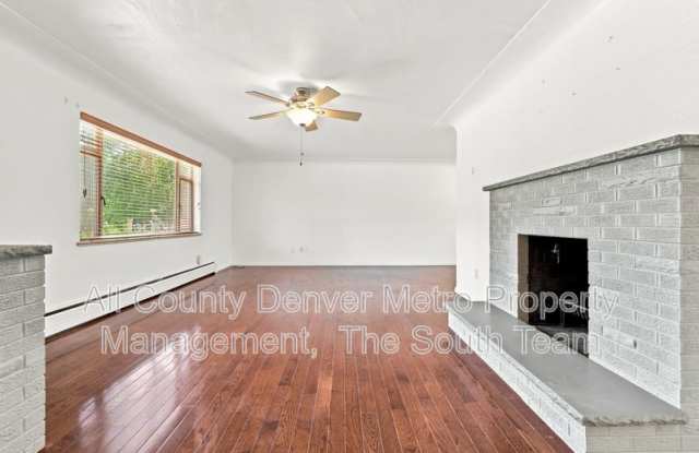 1631 Xanthia St Gallery 4