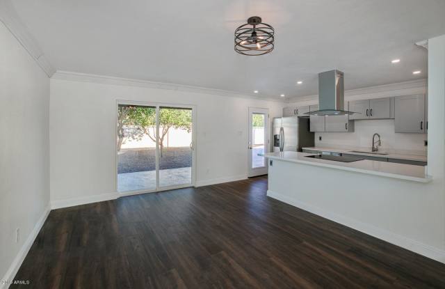 8707 E RANCHO VISTA Drive Gallery 3