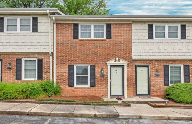 2 Bedroom, 1.5 Bathroom Condo in High Point! - 207 Northpoint Avenue, High Point, NC 27262
