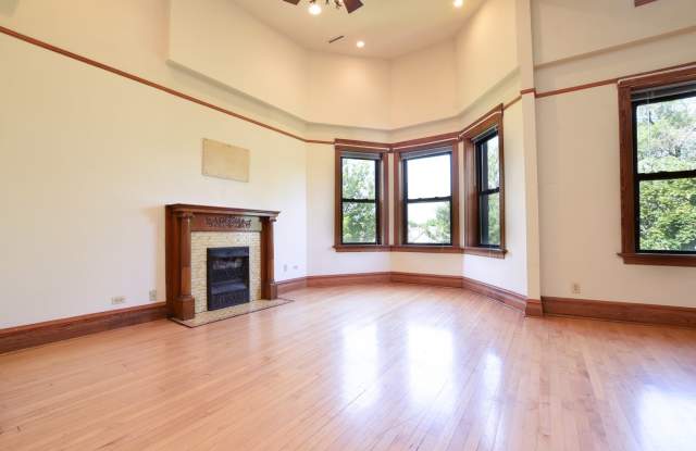 3017 North Seminary Avenue Gallery 4