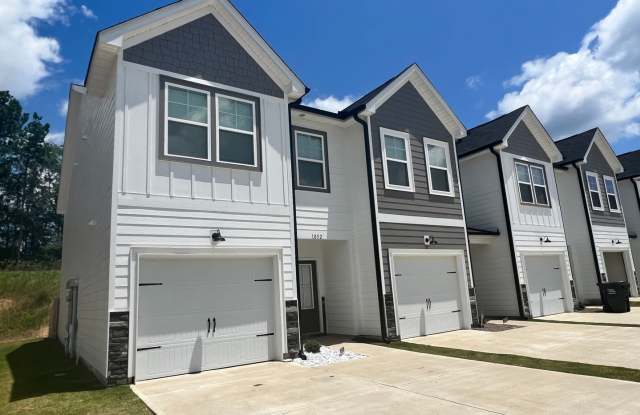 3BR/2.5 BATH Townhome with Garage  Fenced Yard! photos photos