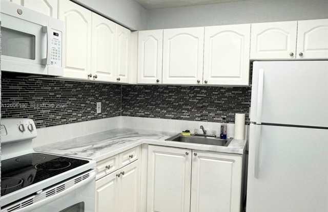 9405 SW 76th St photos photos