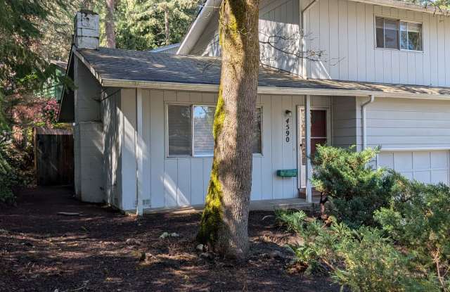 Great 2-Bedroom, 1.5 Bath Duplex in East Eugene! - 4590 Manzanita Street, Eugene, OR 97405