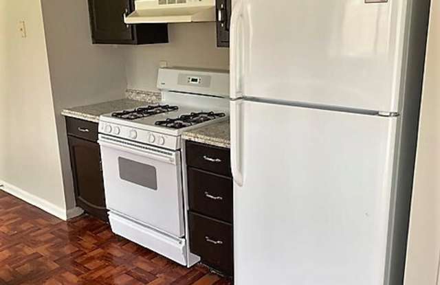860 Forest Path Gallery 3
