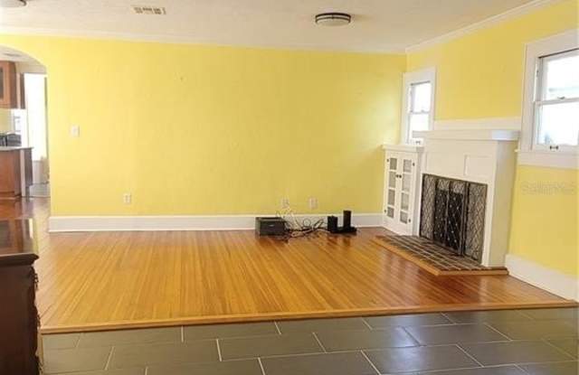 3026 BURLINGTON AVENUE N Gallery 2