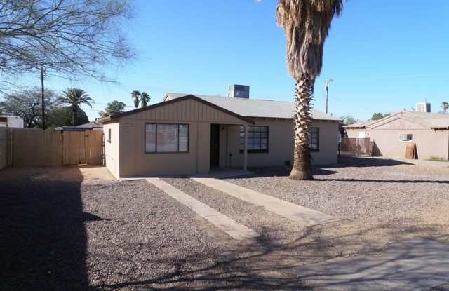 Silverlake Rd  Aviation Rd 3 Bedroom 1 bath with AC photos photos