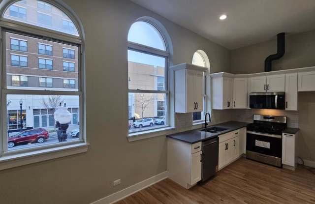 4437 N. Broadway St photos photos