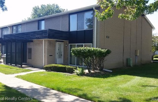 8697 KENNEDY Circle - 8697 Kennedy Cir, Warren, MI 48093