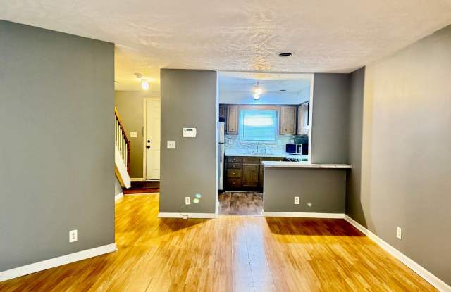 Awesome Condo!! 2 Bed/1.5 Bath! 1100 sq.ft. Close to Post!! Move in Ready!! Gallery 4