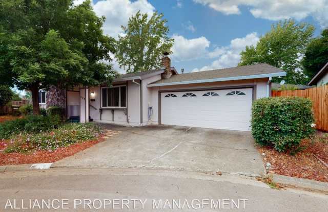 309 Olive Circle - 309 Olive Circle, Healdsburg, CA 95448