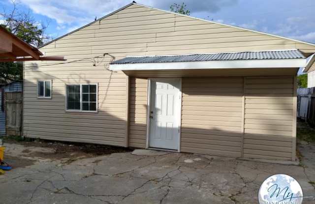 118 7th Ave S # 2 Gallery 1