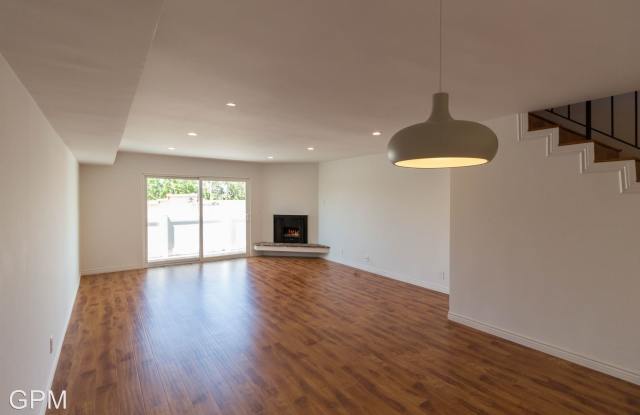 527 E Cypress Ave Unit C Gallery 4