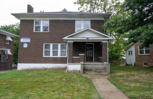 6 Bedroom Home Close to Campus! Gallery 1