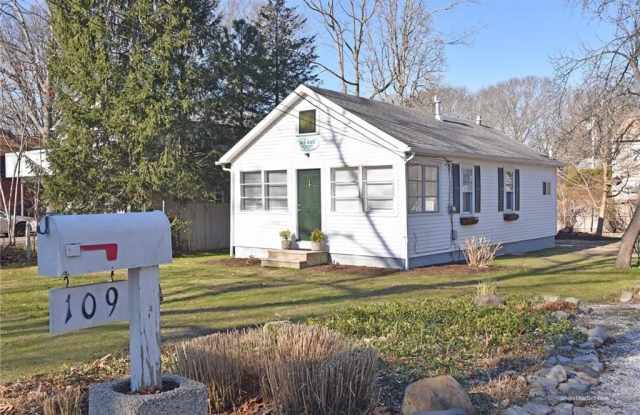 109 Conanicus Road photos photos