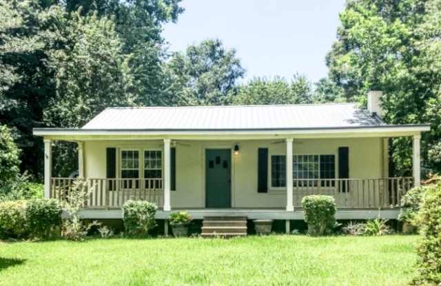 370 Azalea Street - 370 Azalea Street, Fairhope, AL 36532