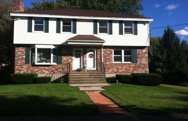 18 Jetwood St - 18 Jetwood Street, Essex County, MA 01845