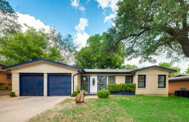 6225 Kentwood Pl - 6225 Kentwood Place, Fort Worth, TX 76112