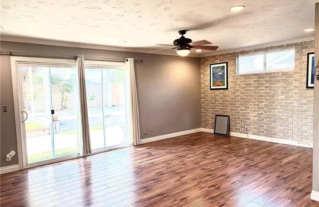 6131 Glenwood Drive Gallery 3