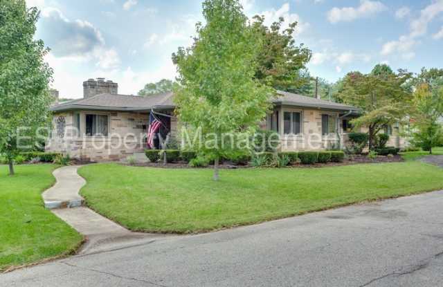 30 Kessler Boulevard West Drive Gallery 3