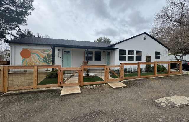 2 Bedrooms, 1 Bath, Garage, Washer and Dryer Hookups photos photos