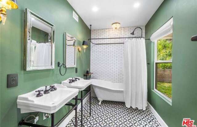 8204 Clemens Avenue photos photos