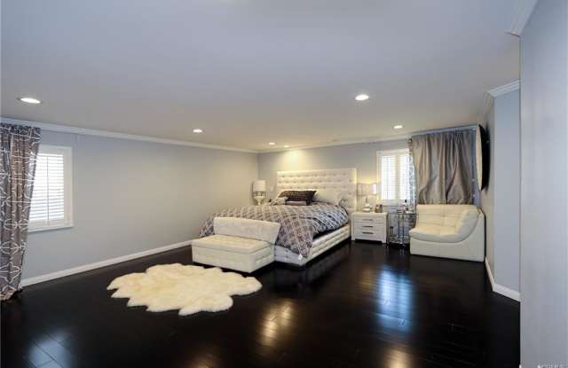 16513 Moorpark Street Gallery 4