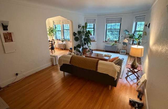 4518 North Paulina 2E Gallery 1