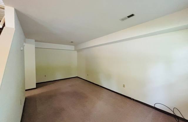 2 Bedroom 1.5 Bathroom Townhouse Gallery 4
