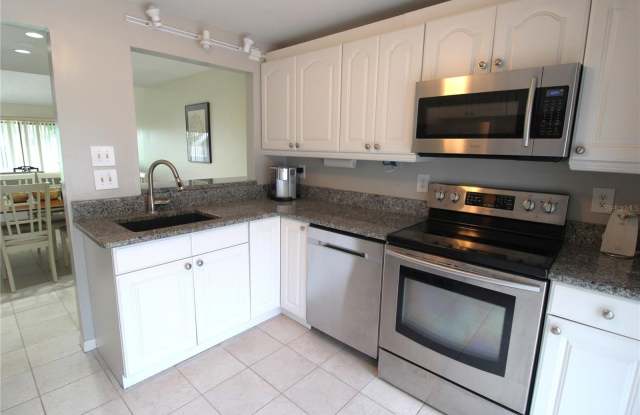 2201 MEADOWLAKE COURT Gallery 3