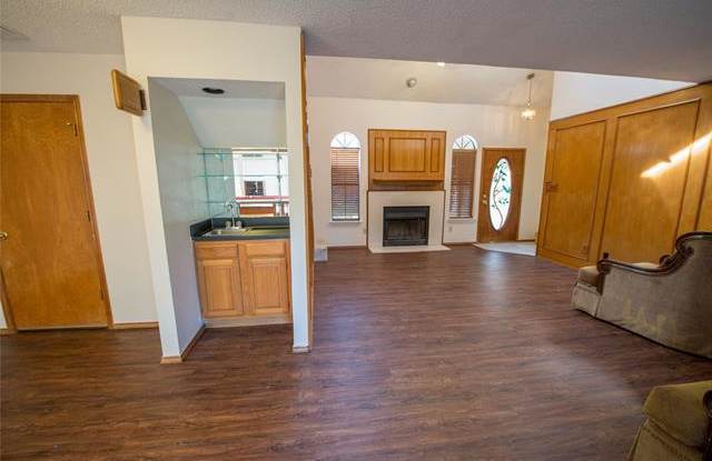 3903 Kingsferry Court Gallery 3