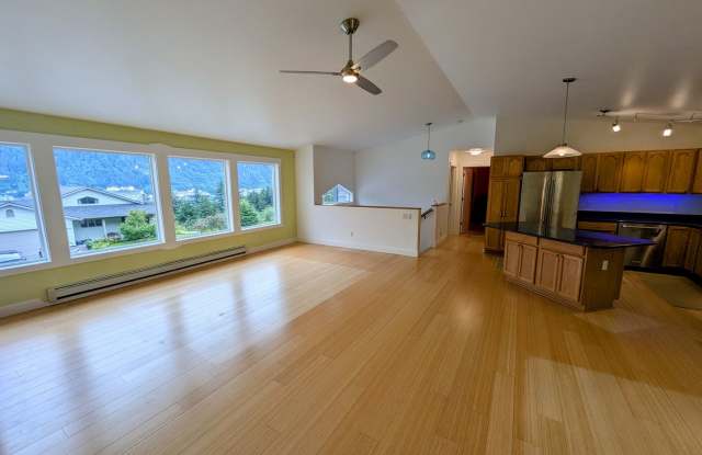 Partially furnished 3 bed/2ba home in West Juneau Gallery 4