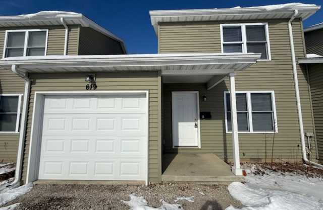 Newly Remodeled 3-Bedroom Apartment with Large Deck Attached Garage in Farmer City photos photos Newly Remodeled 3-Bedroom Apartment with Large Deck Attached Garage in Farmer City photos photos