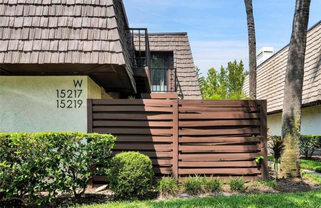 15217 W POND WOODS Drive Gallery 1